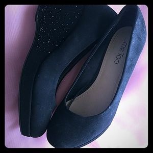 Black wedges closed to heels